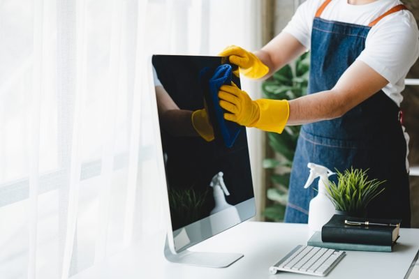 people doing cleaning are using cloths and spraying disinfectant Wipe the desk and floor in the office room.
cleaning staff
cleaning maid